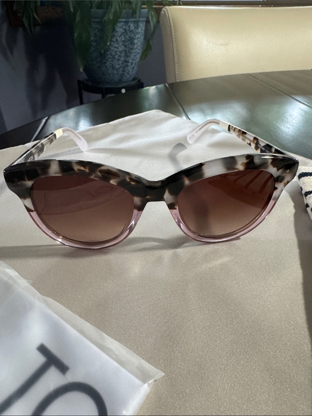 TOMS Gwyneth 52mm Round Sunglasses. NWOT - Picture 3 of 3